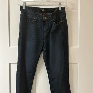 Women’s skinny jeans.